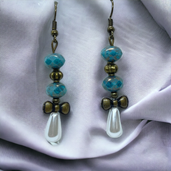 Elegant Blue & White Beads w/Metalic Accent Beads, Item #E033